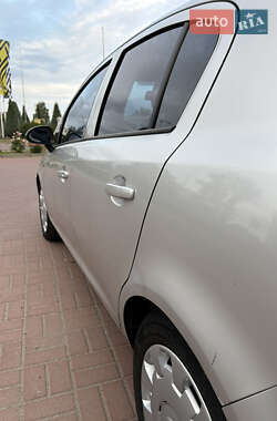 Хэтчбек Opel Corsa 2009 в 