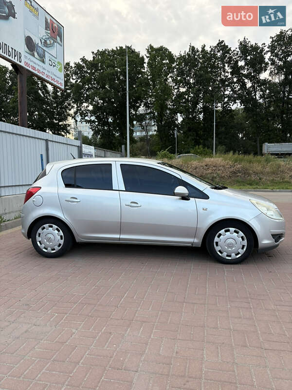 Хэтчбек Opel Corsa 2009 в Полтаве