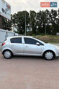 Хэтчбек Opel Corsa 2009 в 