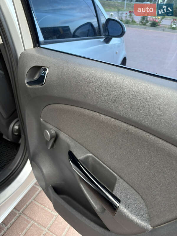 Хэтчбек Opel Corsa 2009 в Полтаве