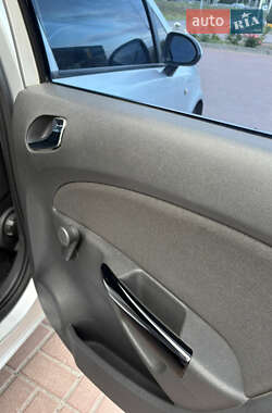 Хэтчбек Opel Corsa 2009 в 