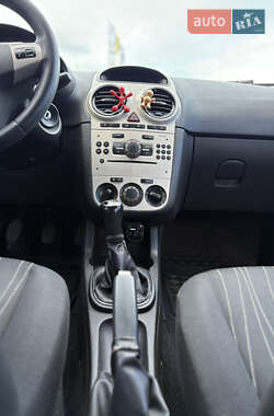 Хэтчбек Opel Corsa 2009 в 