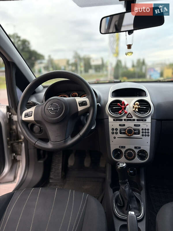 Хэтчбек Opel Corsa 2009 в Полтаве