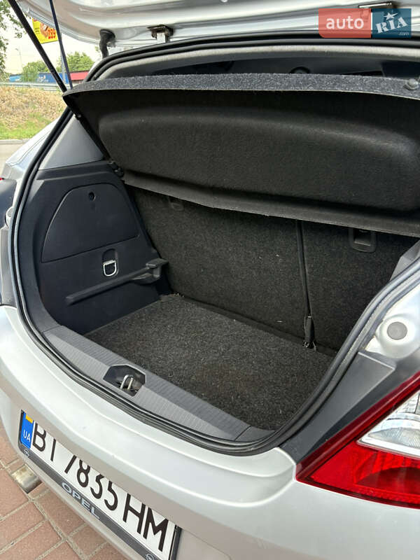 Хэтчбек Opel Corsa 2009 в Полтаве