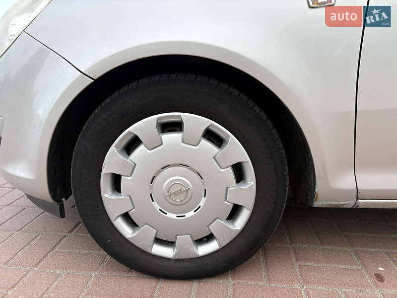 Хэтчбек Opel Corsa 2009 в Полтаве