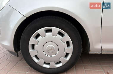 Хэтчбек Opel Corsa 2009 в 