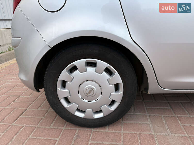 Хэтчбек Opel Corsa 2009 в Полтаве