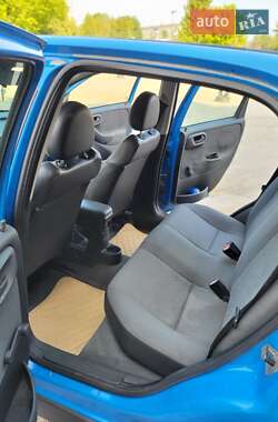 Хэтчбек Opel Corsa 2002 в 
