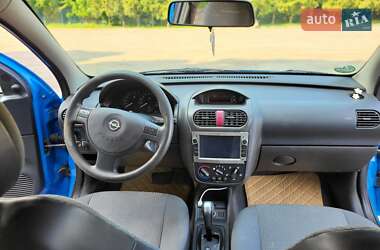 Хэтчбек Opel Corsa 2002 в 