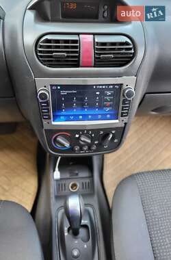 Хэтчбек Opel Corsa 2002 в 