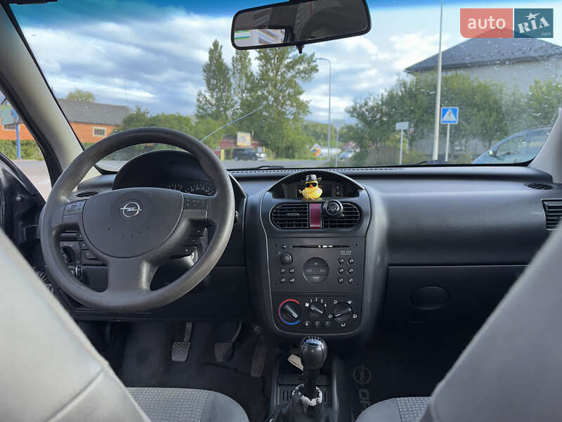 Хэтчбек Opel Corsa 2004 в Косове