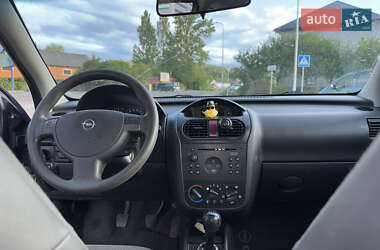 Хэтчбек Opel Corsa 2004 в 