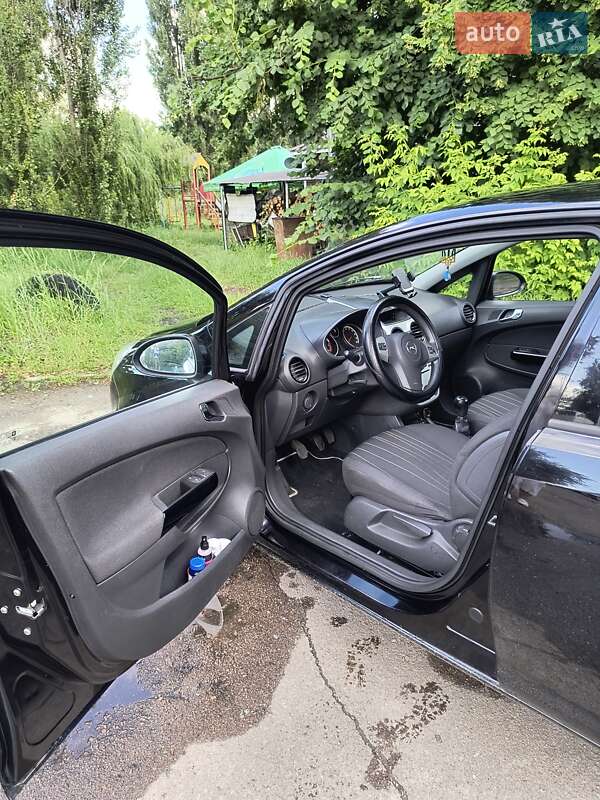 Хэтчбек Opel Corsa 2009 в Чернигове