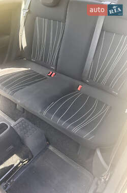Хэтчбек Opel Corsa 2010 в 