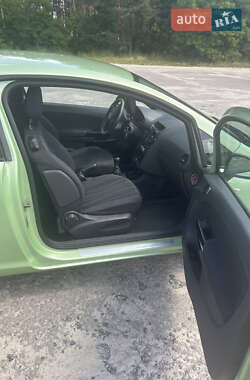 Хэтчбек Opel Corsa 2010 в 