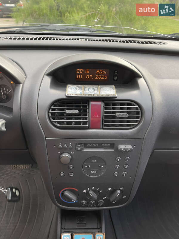 Хэтчбек Opel Corsa 2003 в Броварах