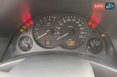 Хэтчбек Opel Corsa 2003 в 