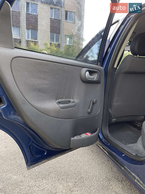 Хэтчбек Opel Corsa 2003 в Броварах