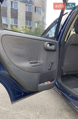 Хэтчбек Opel Corsa 2003 в 