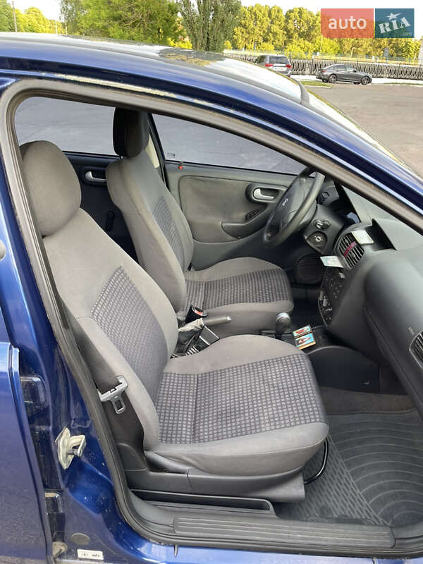 Хэтчбек Opel Corsa 2003 в Броварах