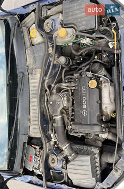 Хэтчбек Opel Corsa 2003 в 