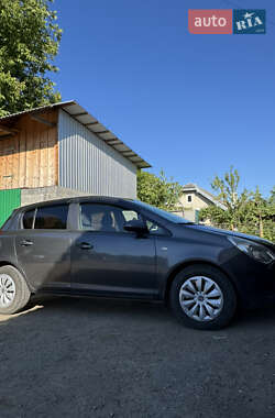 Хэтчбек Opel Corsa 2011 в 
