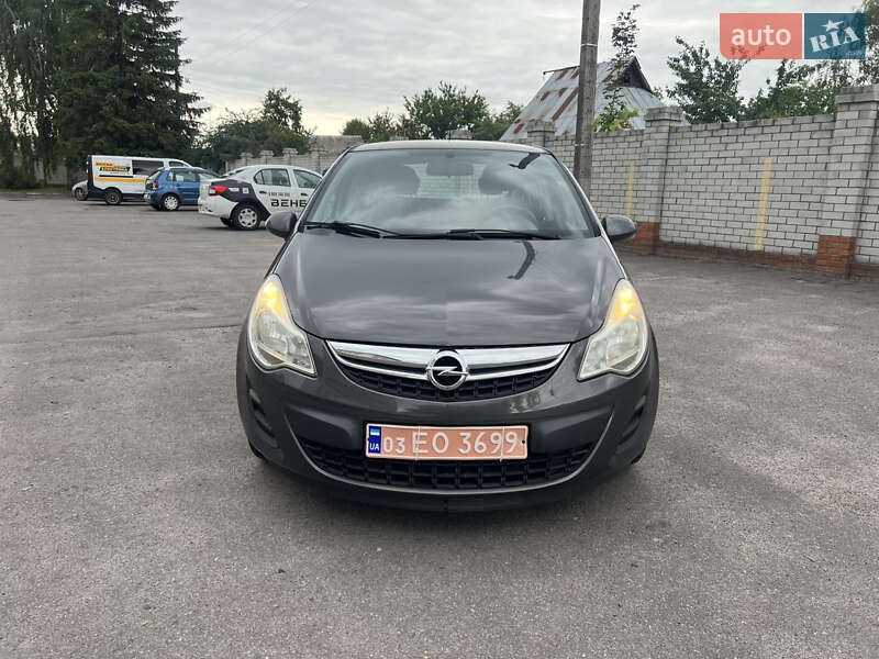 Хэтчбек Opel Corsa 2013 в Сумах