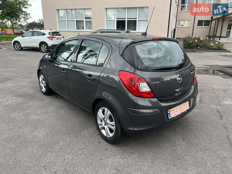 Хэтчбек Opel Corsa 2013 в Сумах