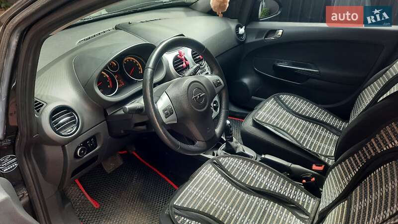 Хэтчбек Opel Corsa 2012 в Чернигове