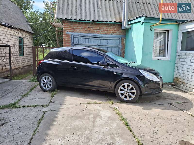 Хэтчбек Opel Corsa 2009 в Коростене