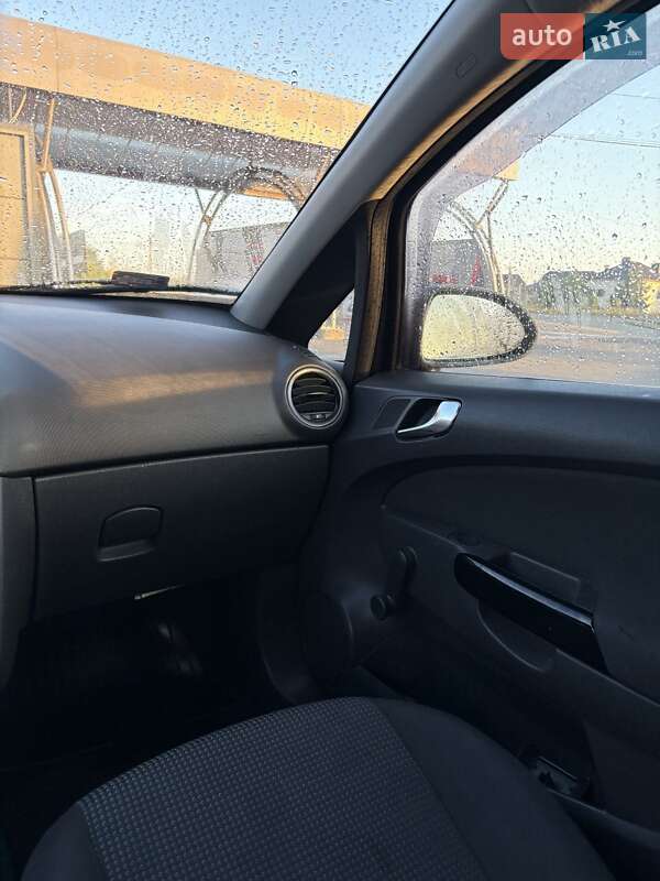 Хетчбек Opel Corsa 2009 в Івано-Франківську