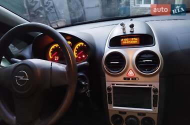 Хэтчбек Opel Corsa 2009 в 
