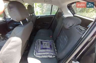 Хэтчбек Opel Corsa 2011 в 