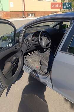 Хэтчбек Opel Corsa 2011 в 