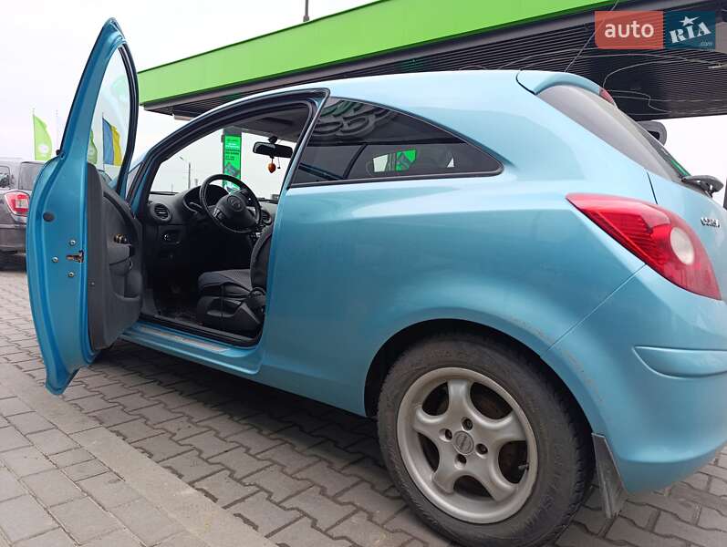 Хэтчбек Opel Corsa 2010 в Черновцах