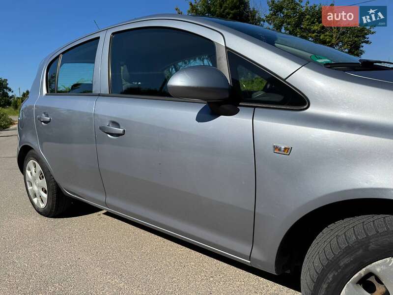Хэтчбек Opel Corsa 2009 в Львове