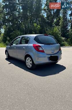 Хэтчбек Opel Corsa 2009 в 
