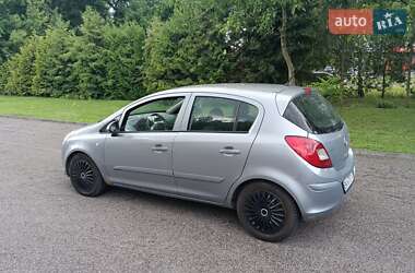 Хэтчбек Opel Corsa 2007 в 