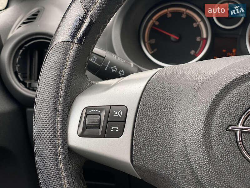 Хэтчбек Opel Corsa 2011 в Луцке