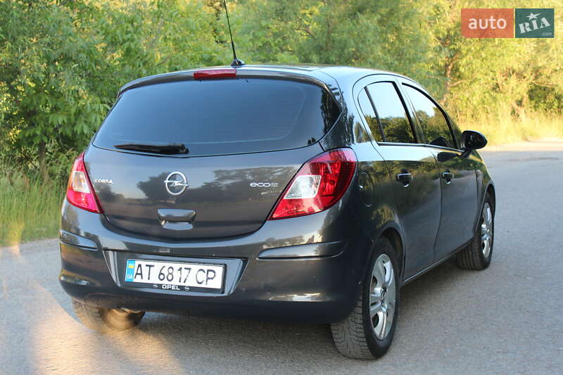 Хэтчбек Opel Corsa 2013 в Ивано-Франковске