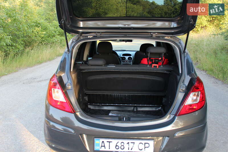 Хэтчбек Opel Corsa 2013 в Ивано-Франковске