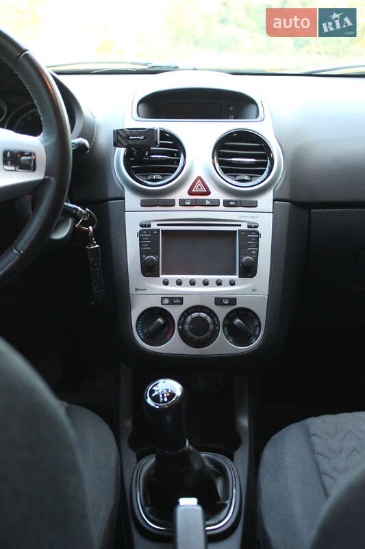 Хэтчбек Opel Corsa 2013 в Ивано-Франковске