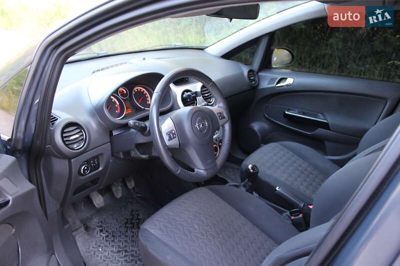 Хэтчбек Opel Corsa 2013 в Ивано-Франковске