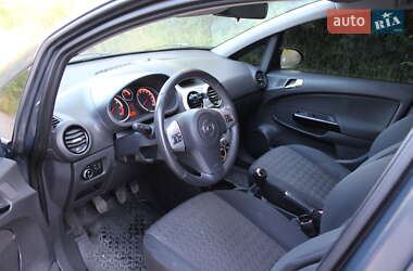 Хэтчбек Opel Corsa 2013 в 