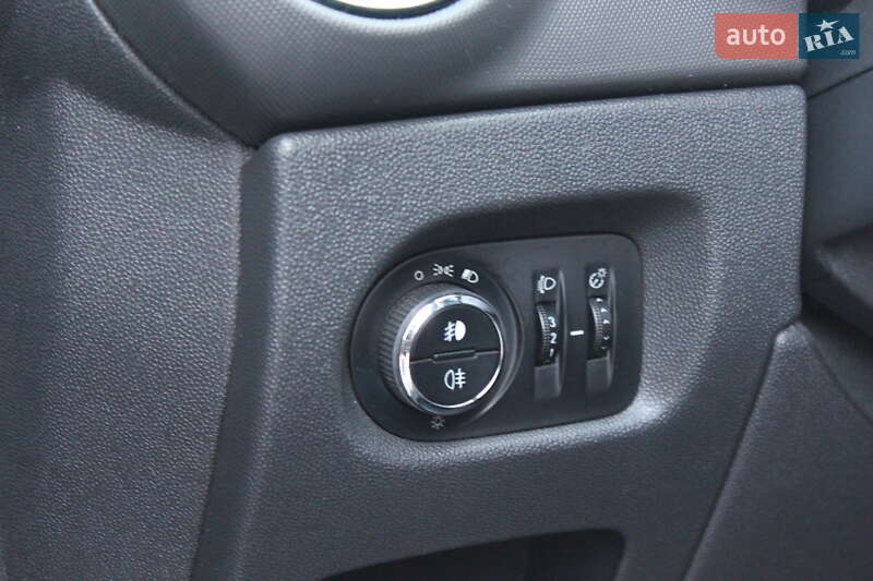 Хэтчбек Opel Corsa 2013 в Ивано-Франковске