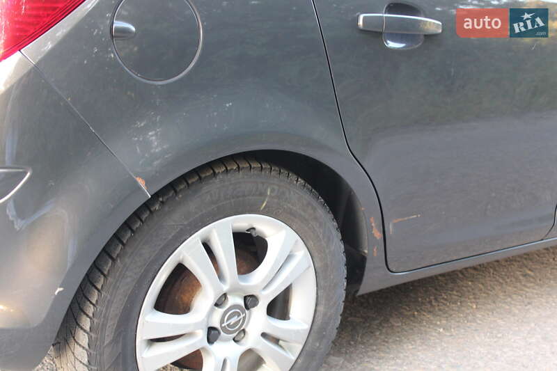 Хэтчбек Opel Corsa 2013 в Ивано-Франковске