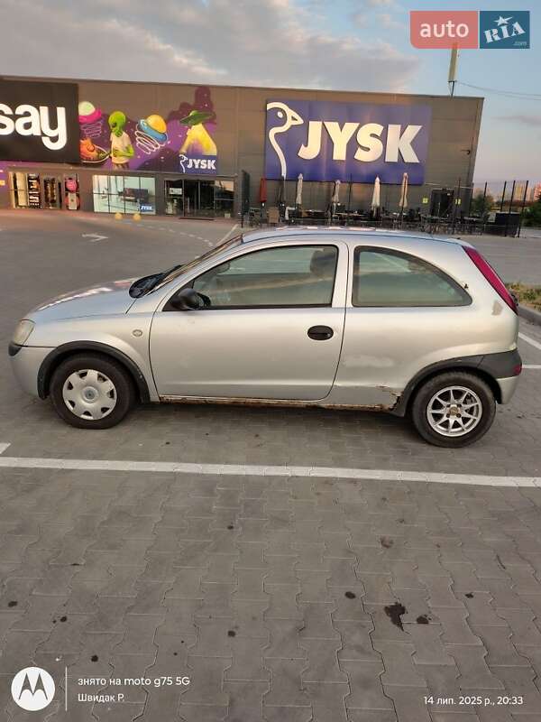 Хэтчбек Opel Corsa 2001 в Киеве