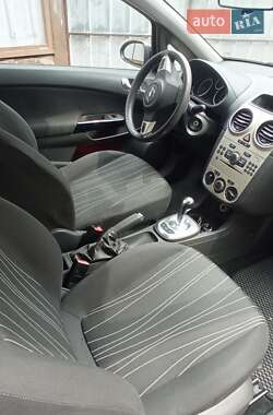 Хэтчбек Opel Corsa 2007 в 