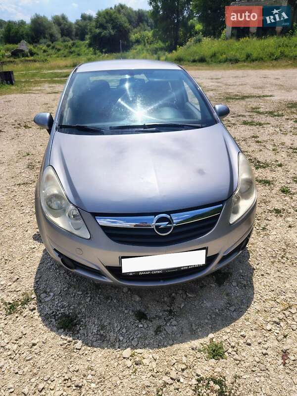 Хэтчбек Opel Corsa 2007 в Городке