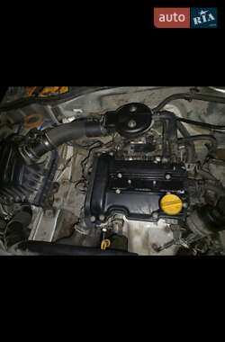 Хэтчбек Opel Corsa 2003 в Кельменцах
